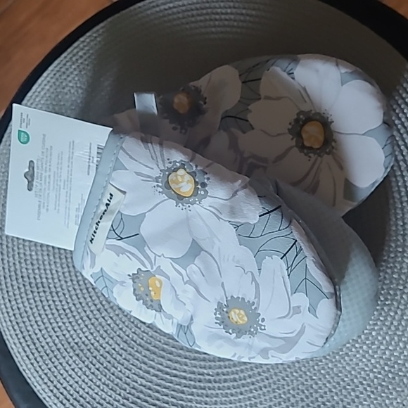 KitchenAid Mini Mitts - Picture 2 of 10